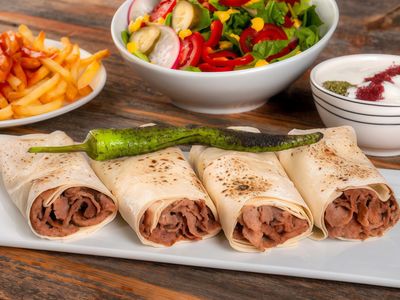 Soslu Kaşarlı Et Döner Dürüm