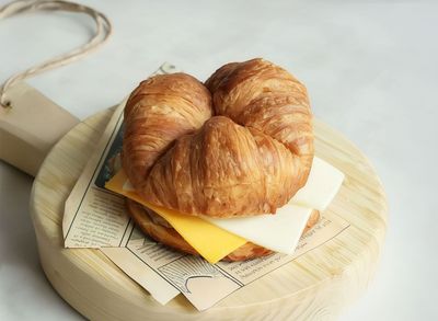 Cheddarlı Kaşarlı Kruvasan