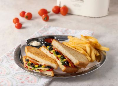 Sebzeli Kaşarlı Tost + Patates Kızartması