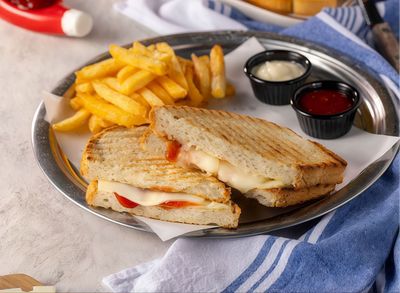 Kaşarlı Tost + Patates Kızartması