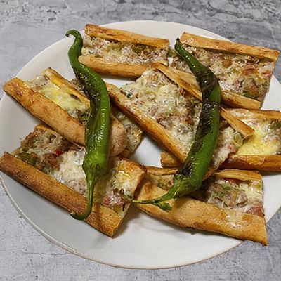 Kuşbaşılı Kaşarlı Mevlana Pide