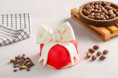 Kalp Figürlü Pasta