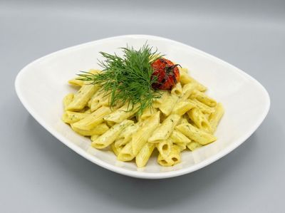 Köri Soslu Tavuklu Makarna