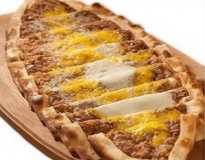Kıymalı Yumurtalı Pide