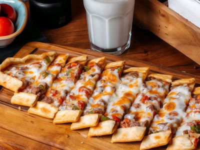 Kuşbaşılı Kaşarlı Pide