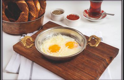 Kaşarlı Sahanda Yumurta