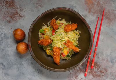 28A Avokadolu Yeşil Salata Susamlı Tavuk