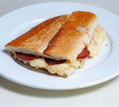 YARIM EKMEK ARASI KARIŞIK TOST