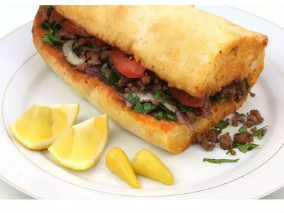Et Tantuni̇ Ekmek