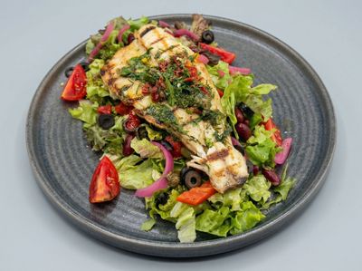 Izgara Levrek Salata