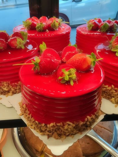 Frambuazlı Çikolatalı Pasta (4-6 Kişilik)