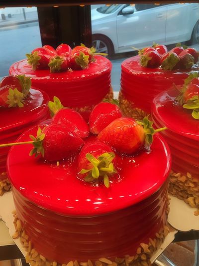 Frambuazlı Çikolatalı Pasta (6-8 Kişilik)