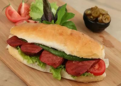 Yarım Ekmek Arası Sucuk