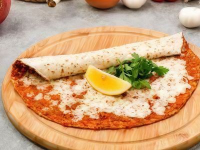 Kaşarlı Lahmacun