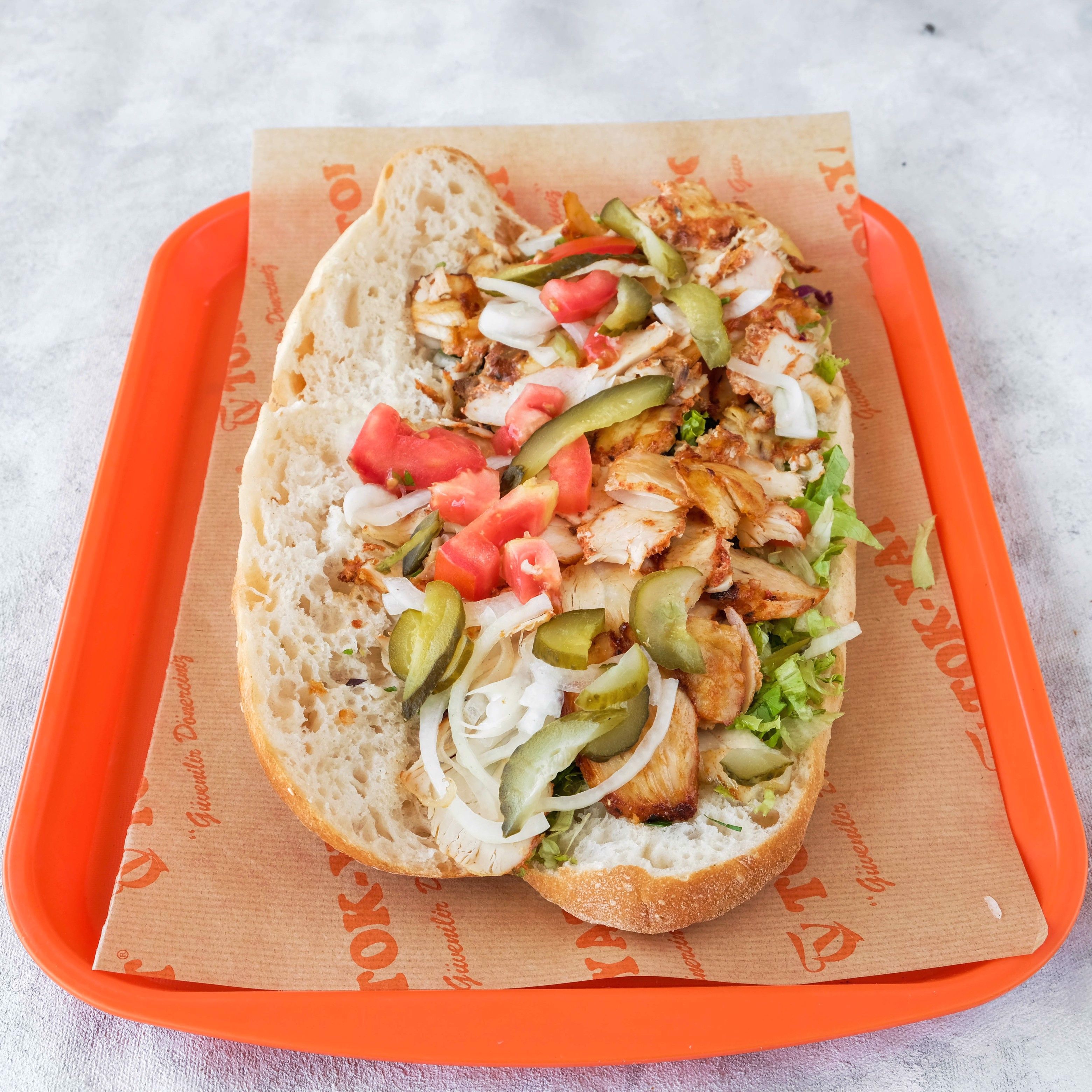 Somun Ekmek Arası Tavuk Döner