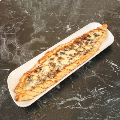 Kavurmalı Kaşarlı Karadeniz Pidesi