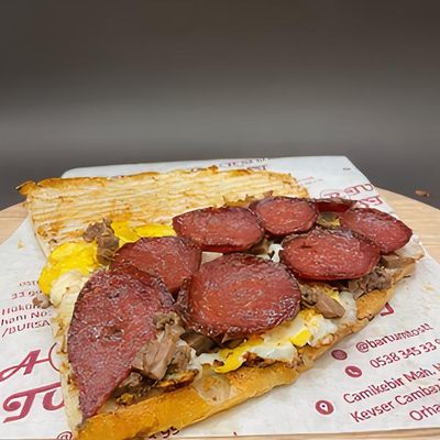 Kavurmalı Sucuklu Yumurtalı Özel Tost