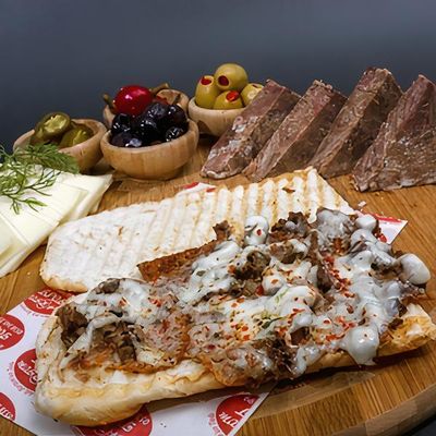 Kavurmalı Kaşarlı Tost