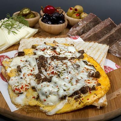 Kavurmalı Yumurtalı Kaşarlı Tost