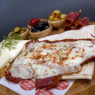 Pastırmalı Kaşarlı Tost