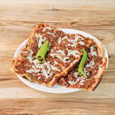 Kuşbaşılı Kaşarlı Pide