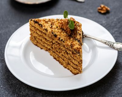 Ballı Fıstıklı Marlenka Pasta