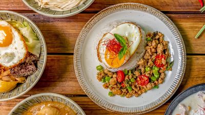 大橋國小旁。台泰食間