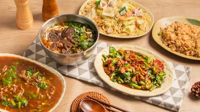 吳名紅燒牛肉麵炒飯炒麵
