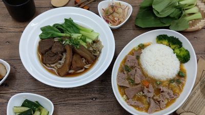 小蠻牛紅燒牛肉麵咖哩飯