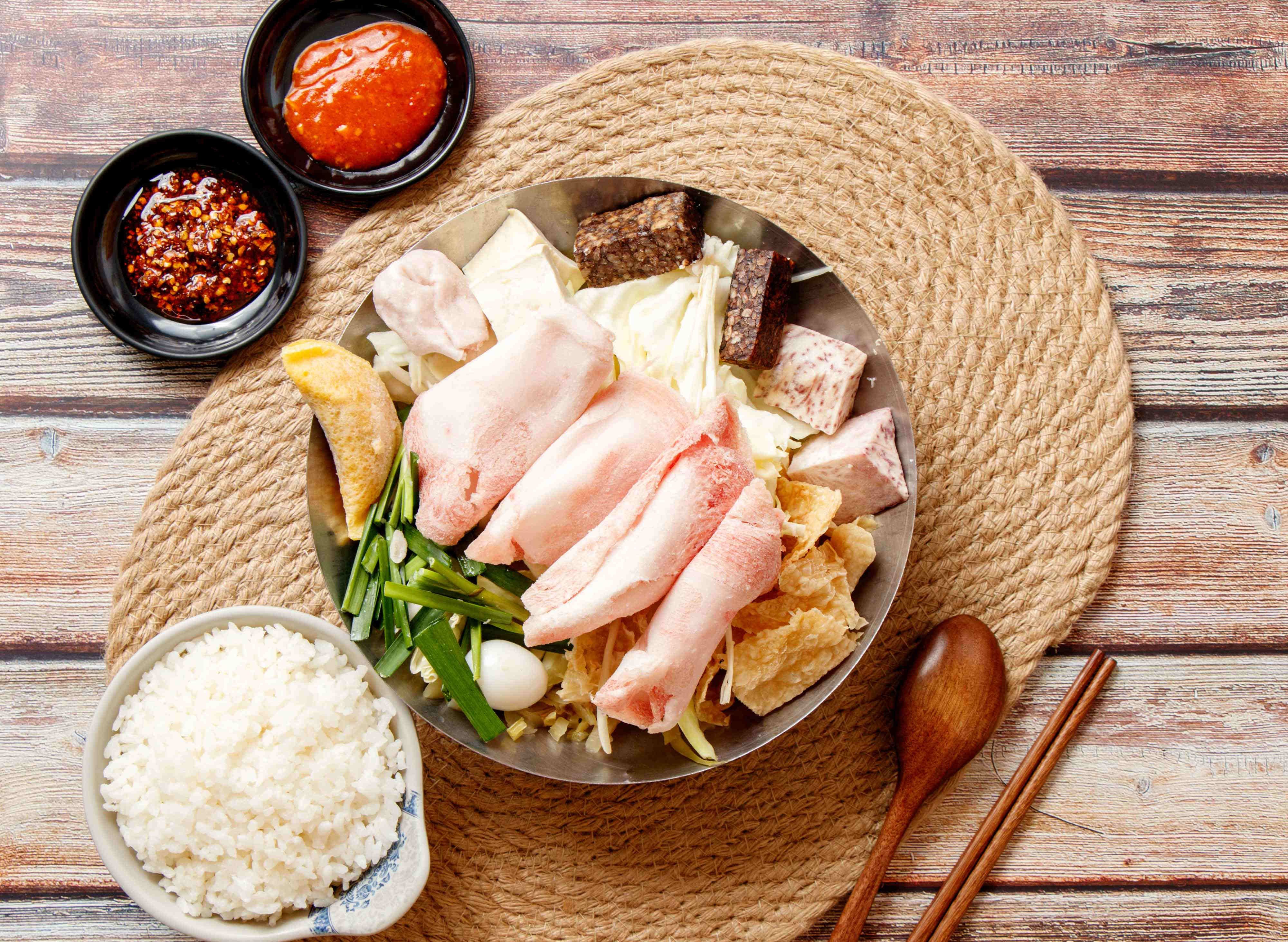 熱門美食】三媽臭臭鍋-蘆洲中華店- 網友評價、菜單＆推薦餐點、食記 