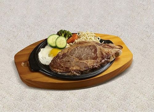 口吅品麻辣臭豆腐&平價牛排複合店饒河店