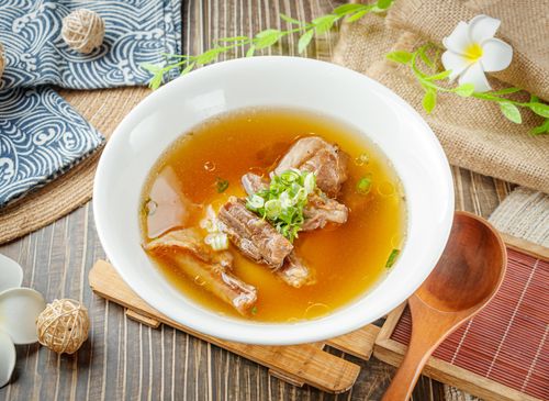 高雄市鼓山區美食 空廚牛肉麵南屏店 網友評價 菜單 推薦餐點 食記 外送優惠 飢餓黑熊app