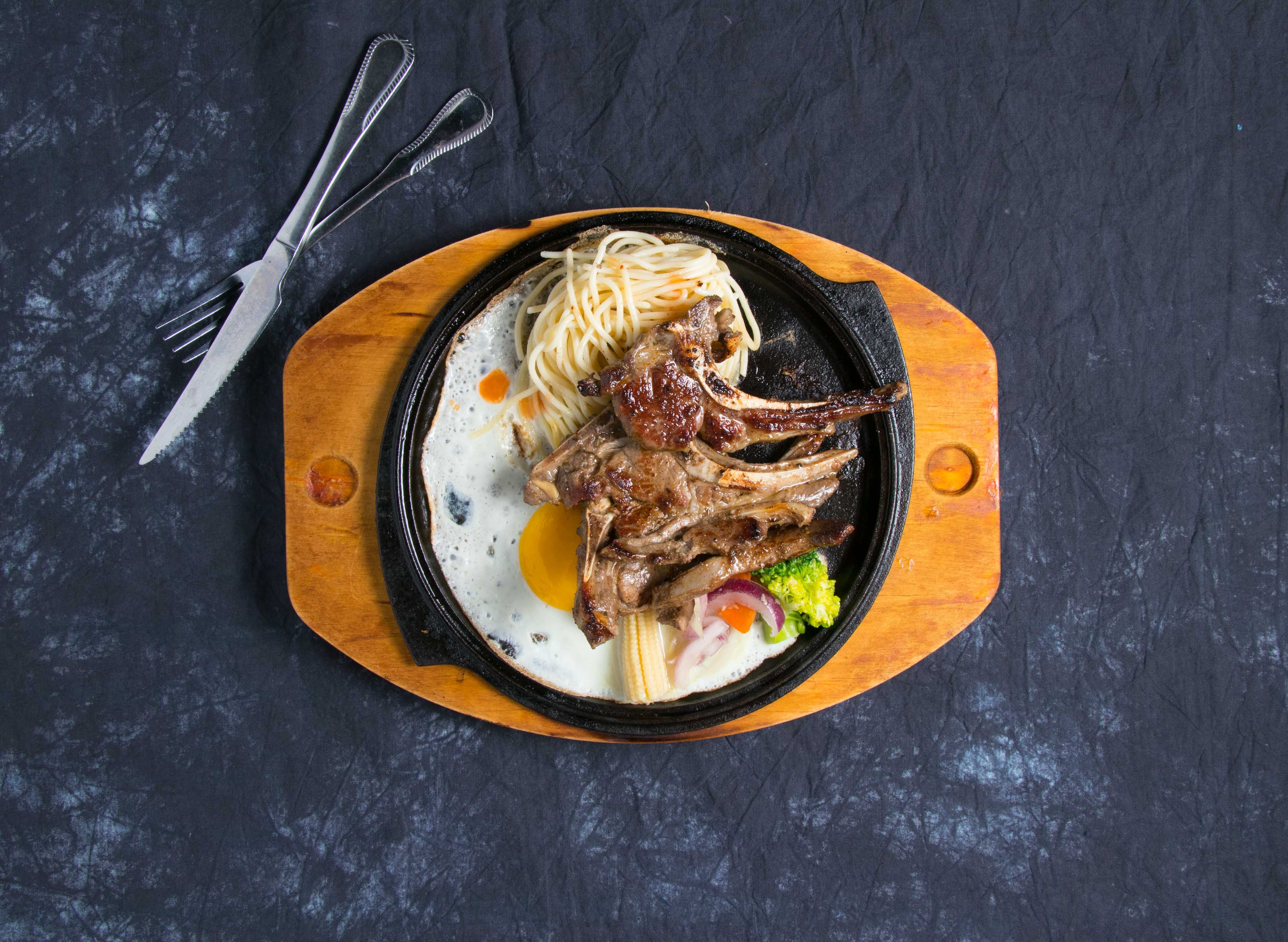 人从众厚切牛排館(台北安居店)菜單| 向附近的人从众厚切牛排館(台北安居店)訂購| foodpanda 外送