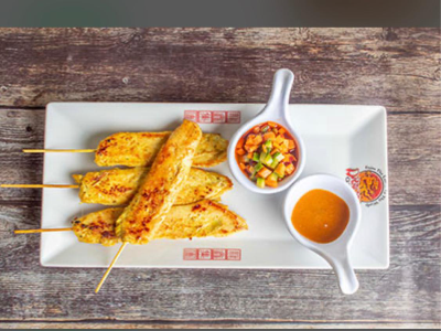 AT07 - Chicken Satay With Peanut Sauce 4 Pieces