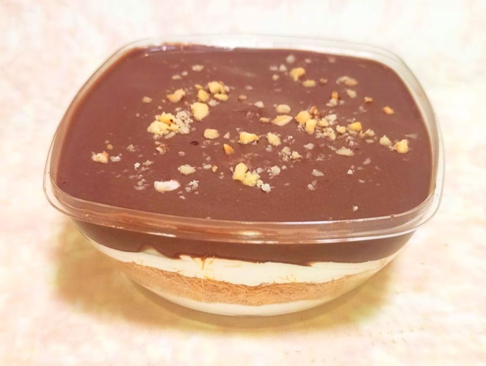 Kunafa cup with chocolate and cream