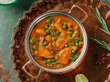 Matter Aloo Paneer