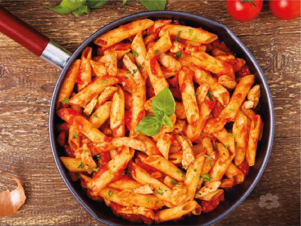 Pasta with chicken sauce