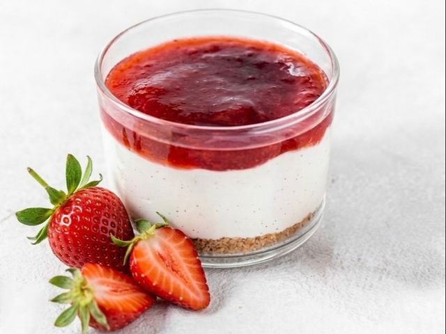 Strawberry cheesecake - 390 calories