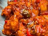 Fried chicken with sweet pepper sauce