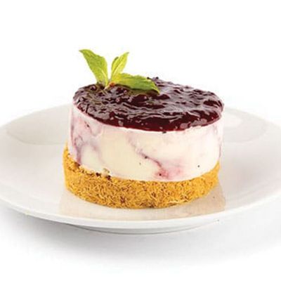 konafa With ice cream yogurt& Berry