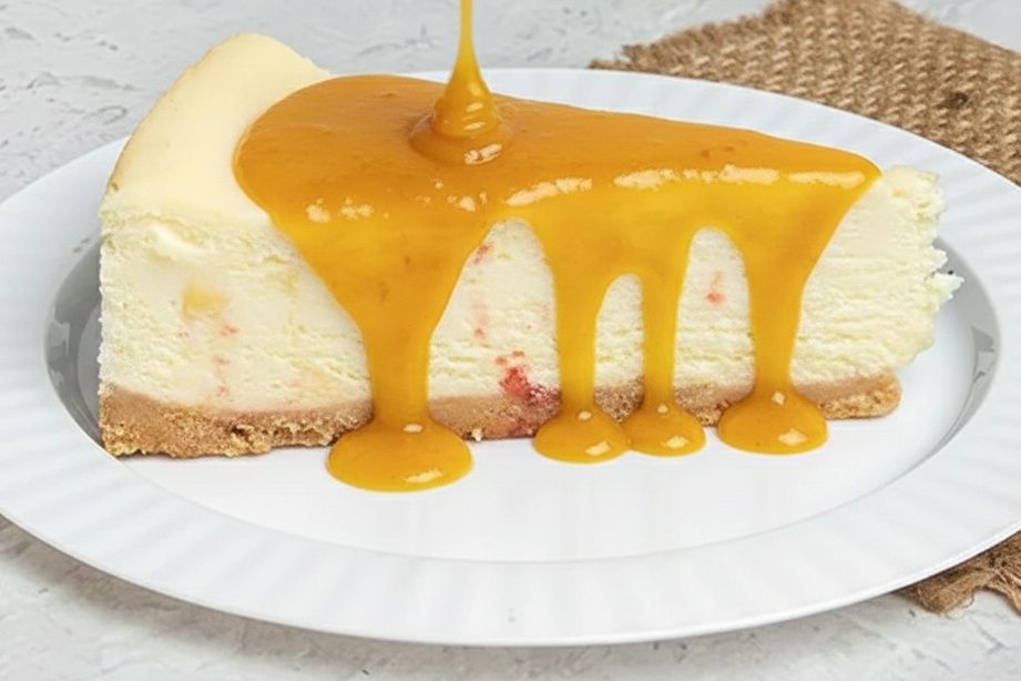 Mango sauce cheesecake