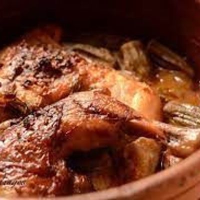 بامية مع نصف دجاجة