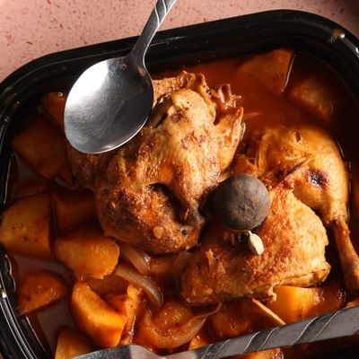 طاجن بطاطس مع نصف دجاجة