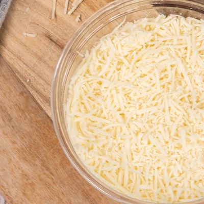 جبنة بارميزان إيطالية مبشورة