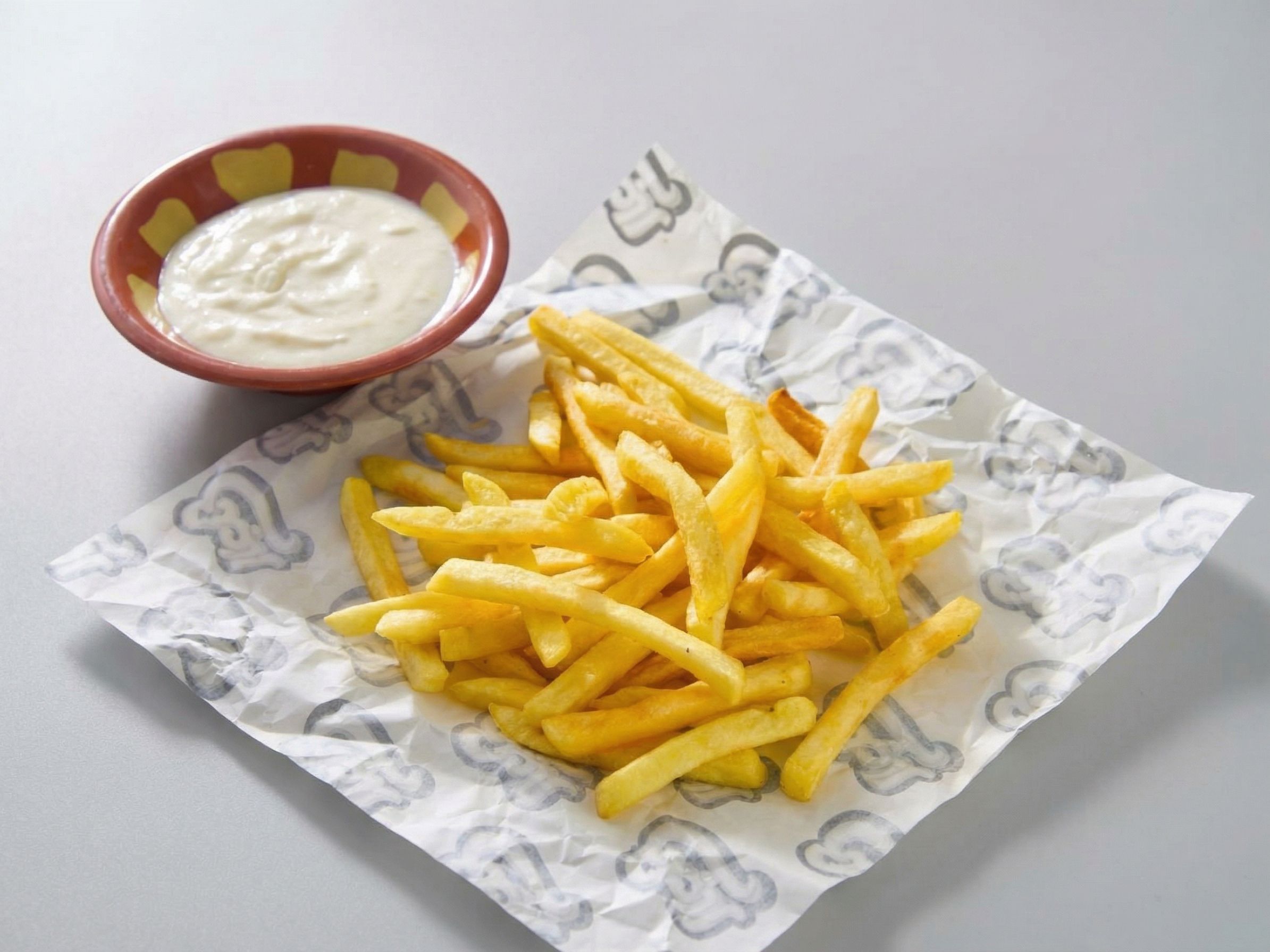 French Fries with Garlic Dip