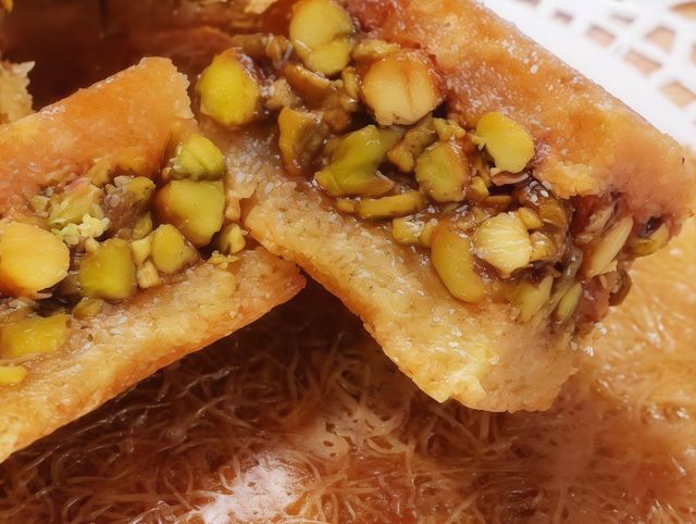Istanbul-style kunafa with nuts