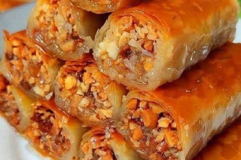 Baklava with raisins and peanuts