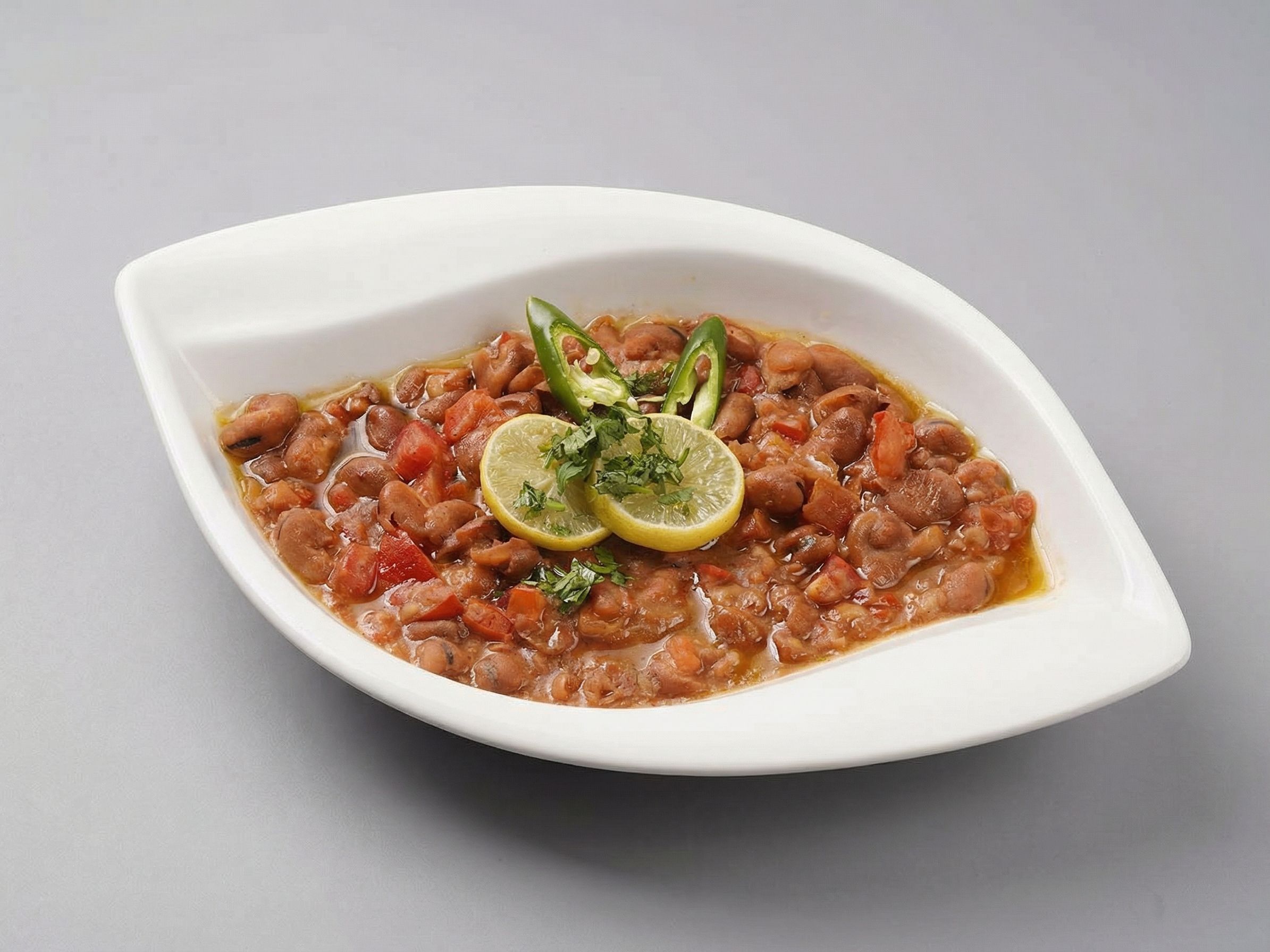 Foul With Tomato And Garlic