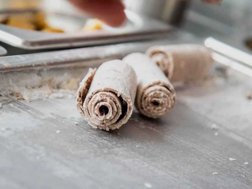 Kitkat ice cream roll ( 3 rolls )