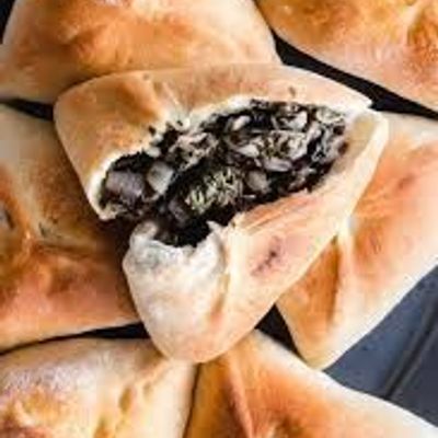 Spinach with mozzarella cheese Manakish
